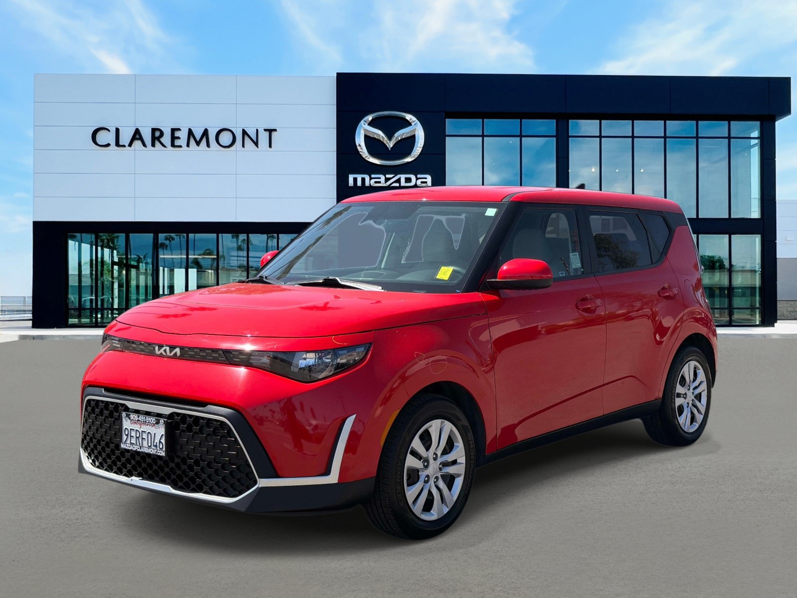 Used 2023 Kia Soul LX FWD image 3