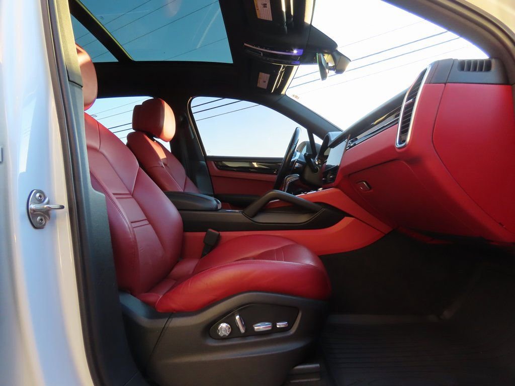 Used 2019 Porsche Cayenne image 38