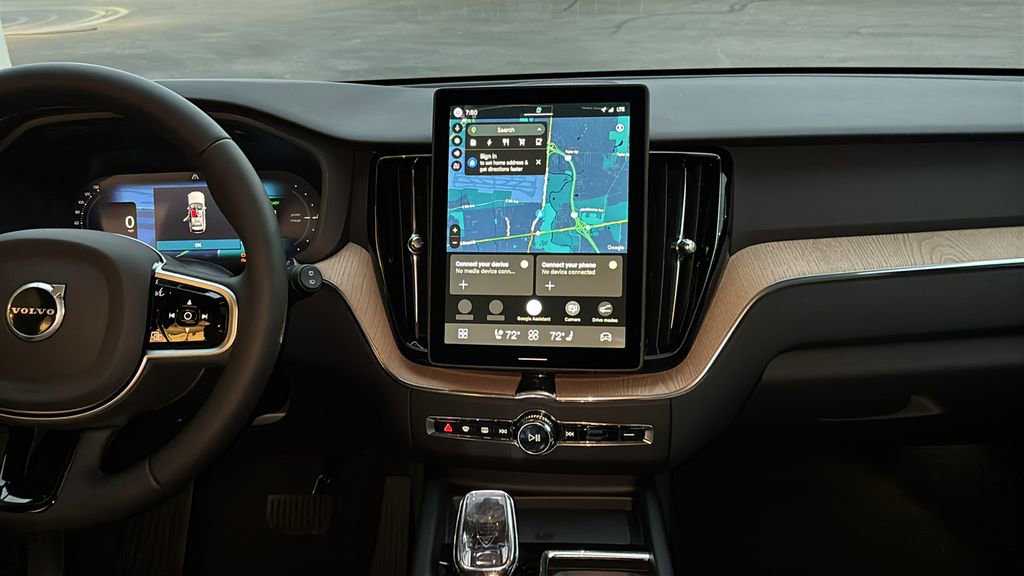 New 2026 Volvo XC60 T8 Plus w/ Climate Package image 6