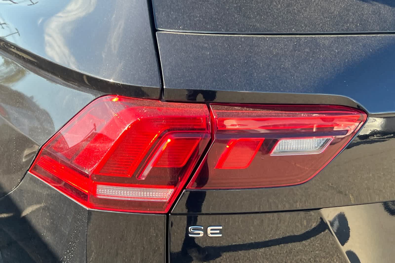 Used 2022 Volkswagen Tiguan SE R-Line FWD image 20