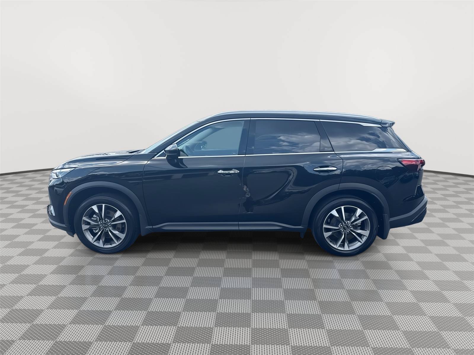 Used 2025 INFINITI QX60 Luxe w/ Cargo Package FWD image 9