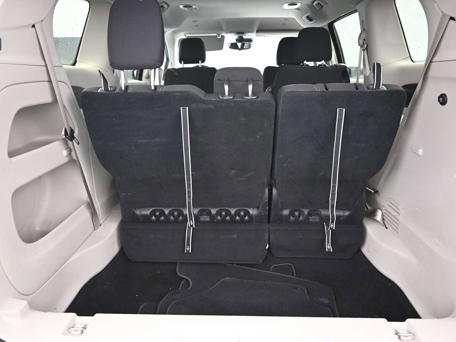 Used 2024 Chrysler Voyager LX FWD image 7