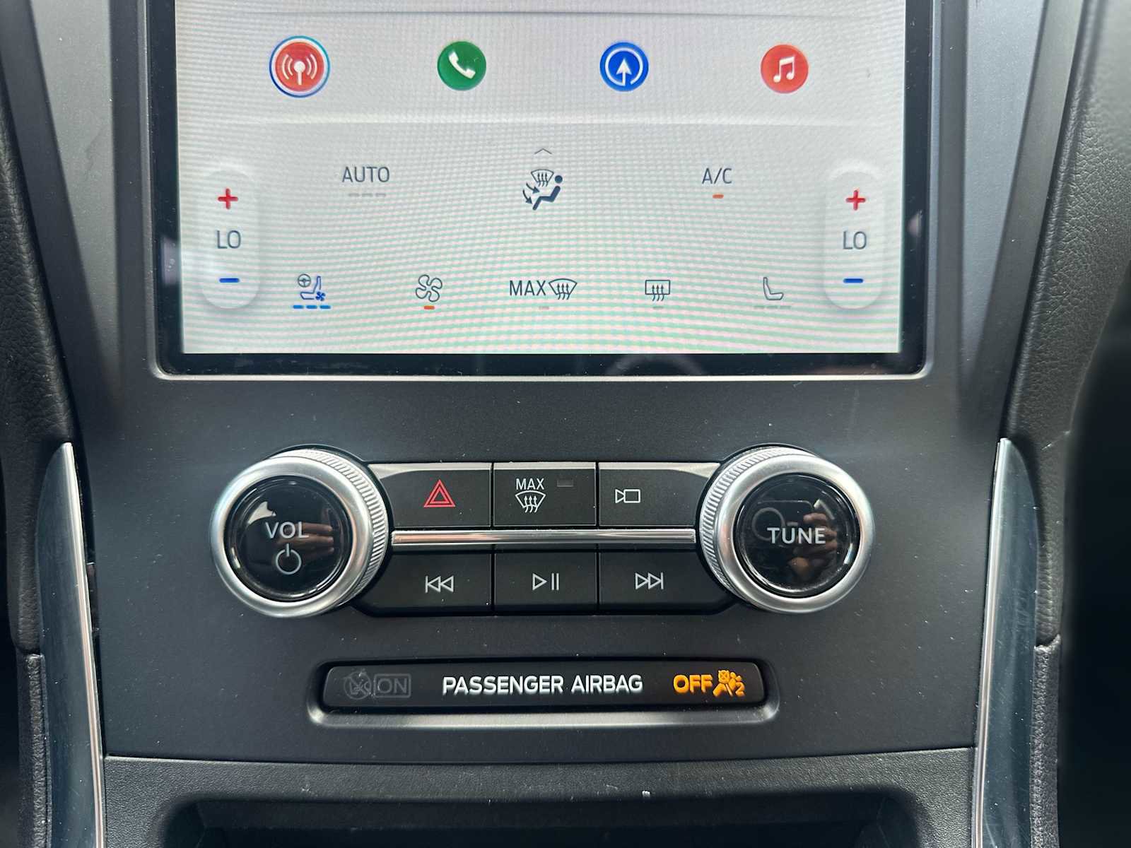 Used 2024 Ford Edge Titanium w/ Equipment Group 301A image 17