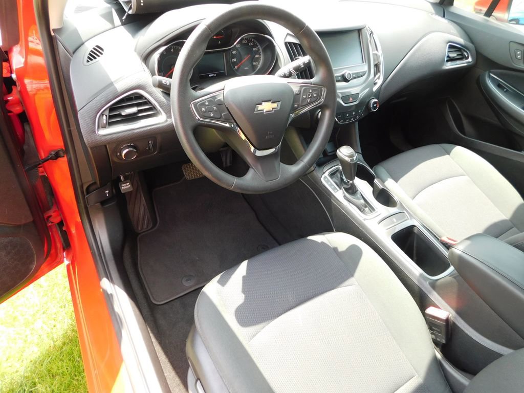 Used 2017 Chevrolet Cruze LT w/ Convenience Package FWD image 14
