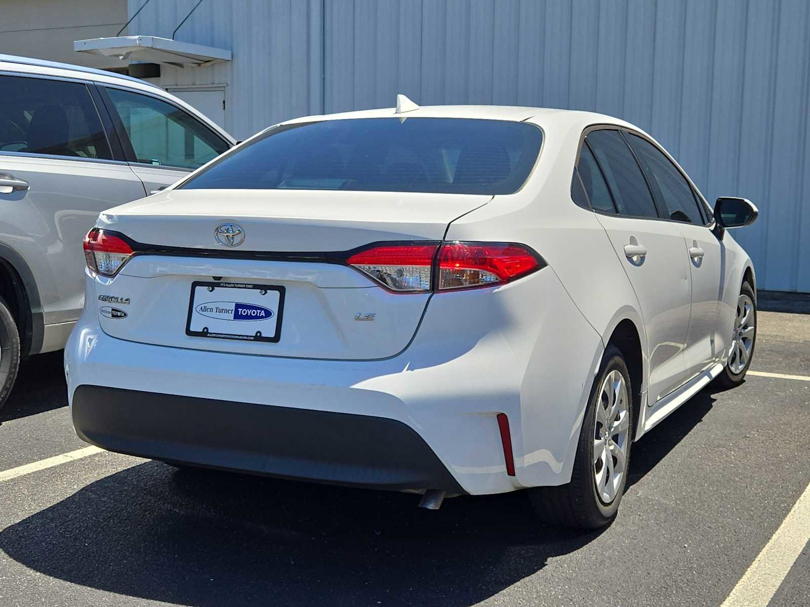 Used 2023 Toyota Corolla LE FWD image 5