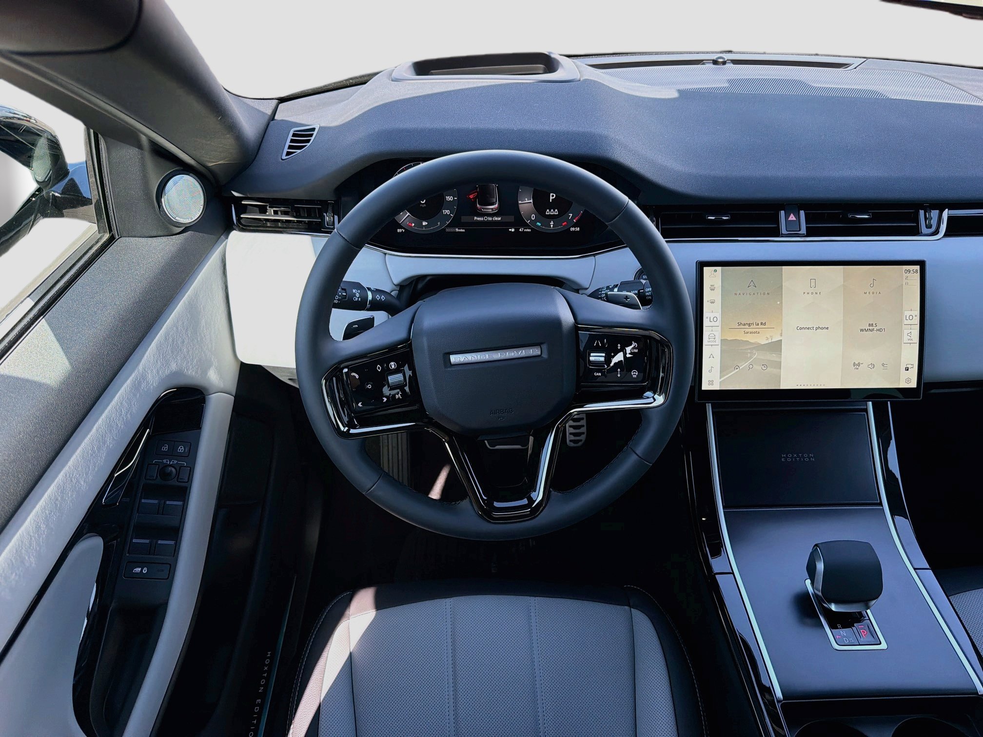 New 2026 Land Rover Range Rover Evoque Hoxton AWD/4WD image 17