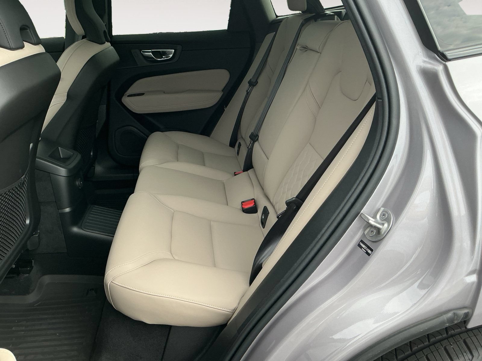 New 2026 Volvo XC60 T8 Plus w/ Protection Package Premier AWD/4WD image 13