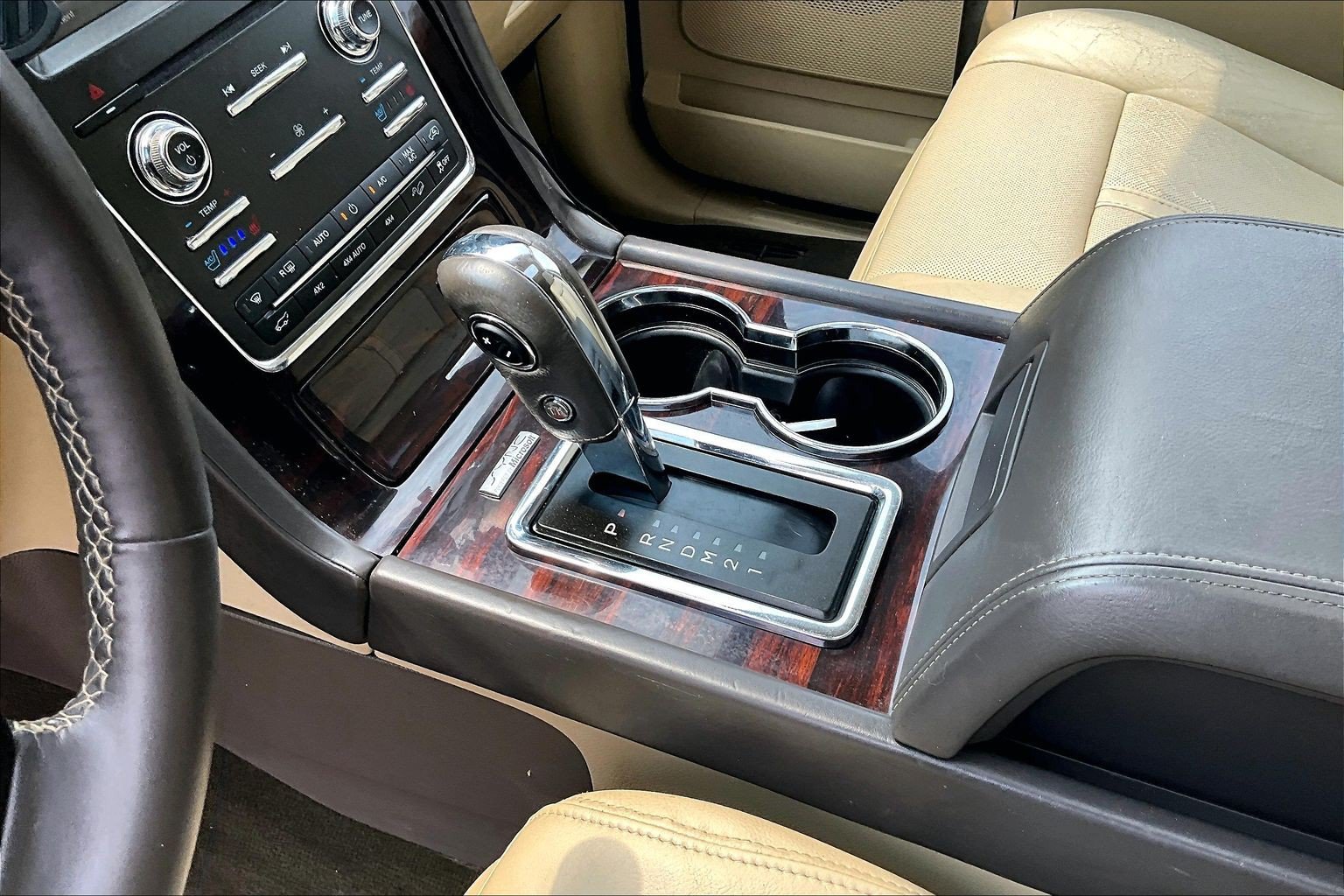 Used 2015 Lincoln Navigator 4WD w/ Equipment Group 101A Reserve image 15