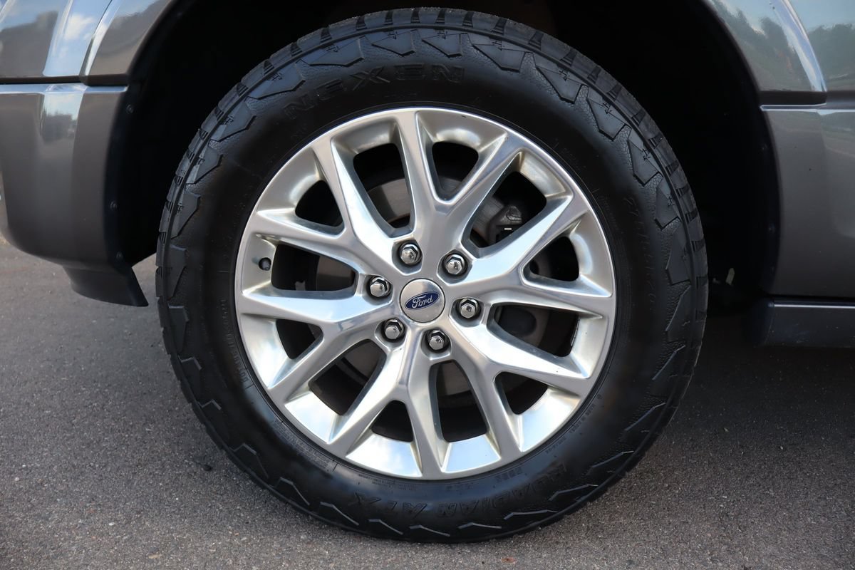 Used 2015 Ford Expedition Limited w/ Equipment Group 301A AWD/4WD image 43
