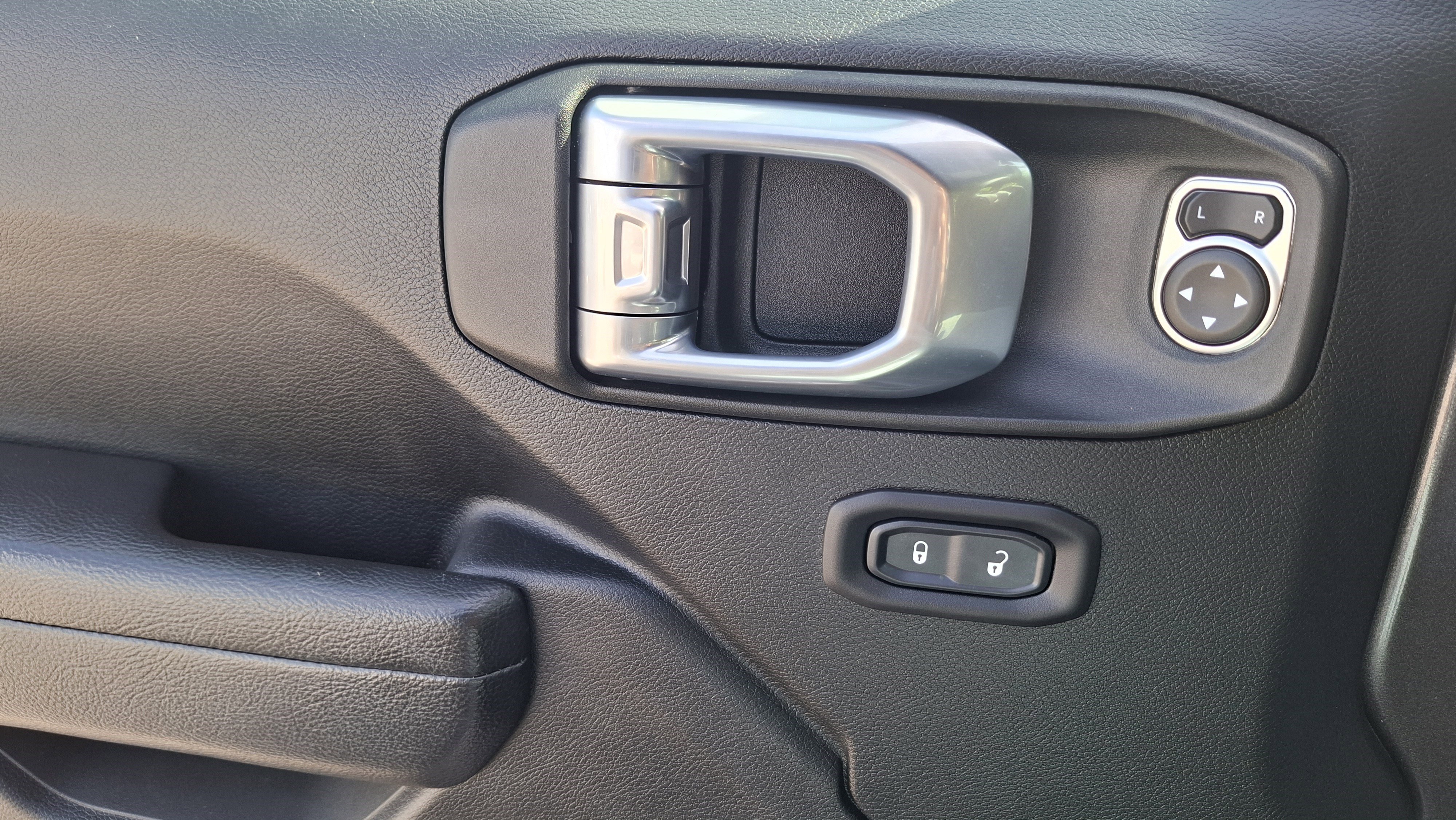 Used 2023 Jeep Wrangler Willys image 17