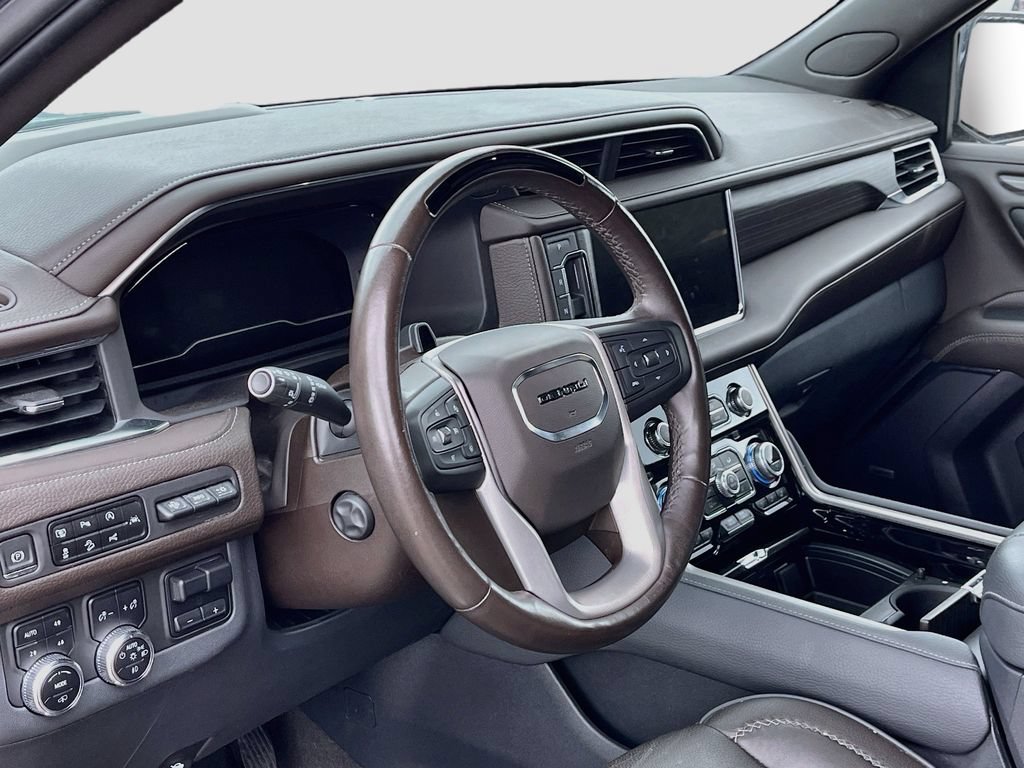 Used 2023 GMC Yukon XL Denali w/ Advanced Technology Package AWD/4WD image 9