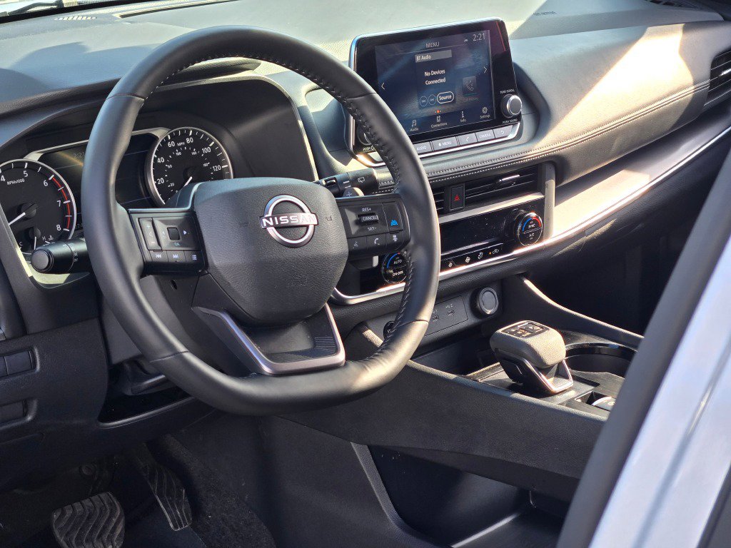 Used 2025 Nissan Rogue SV FWD image 23