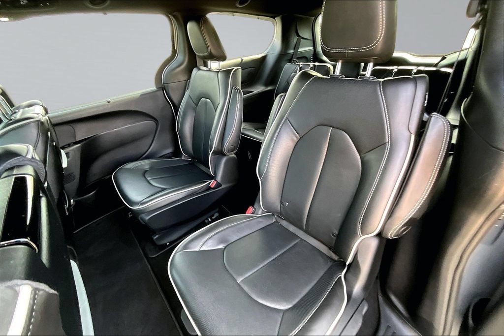 Used 2020 Chrysler Pacifica Limited w/ Advanced Safetytec Group FWD image 26