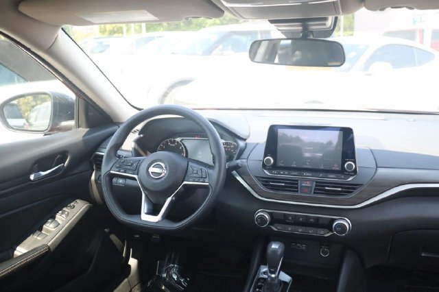 Used 2024 Nissan Altima 2.5 SV FWD image 22