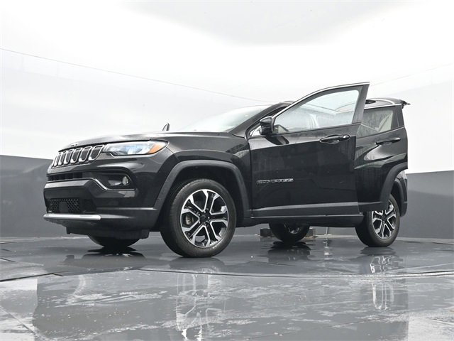 Used 2022 Jeep Compass Limited image 33