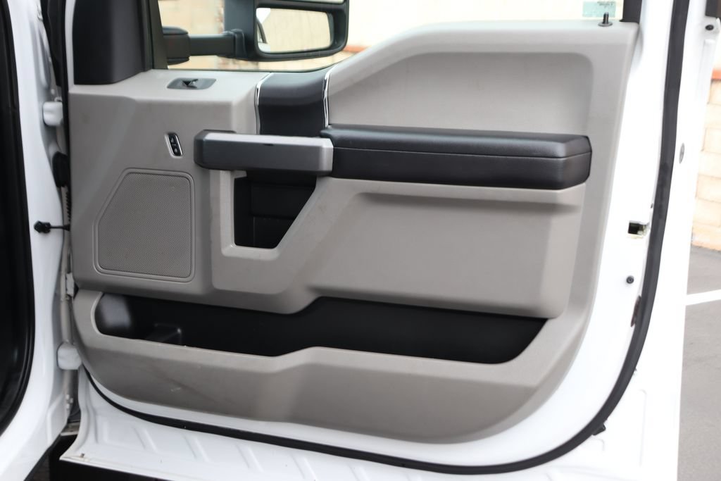 Used 2017 Ford F550 2WD Regular Cab Super Duty image 40