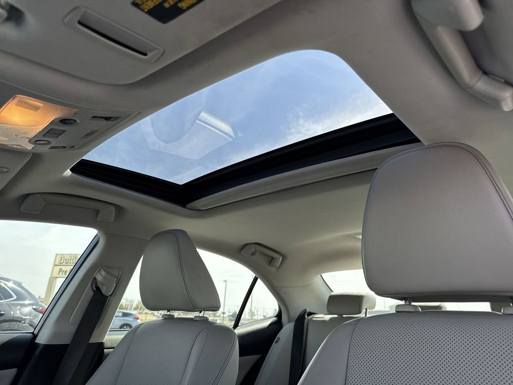 Used 2016 Lexus IS 300 AWD w/ Premium Package image 21