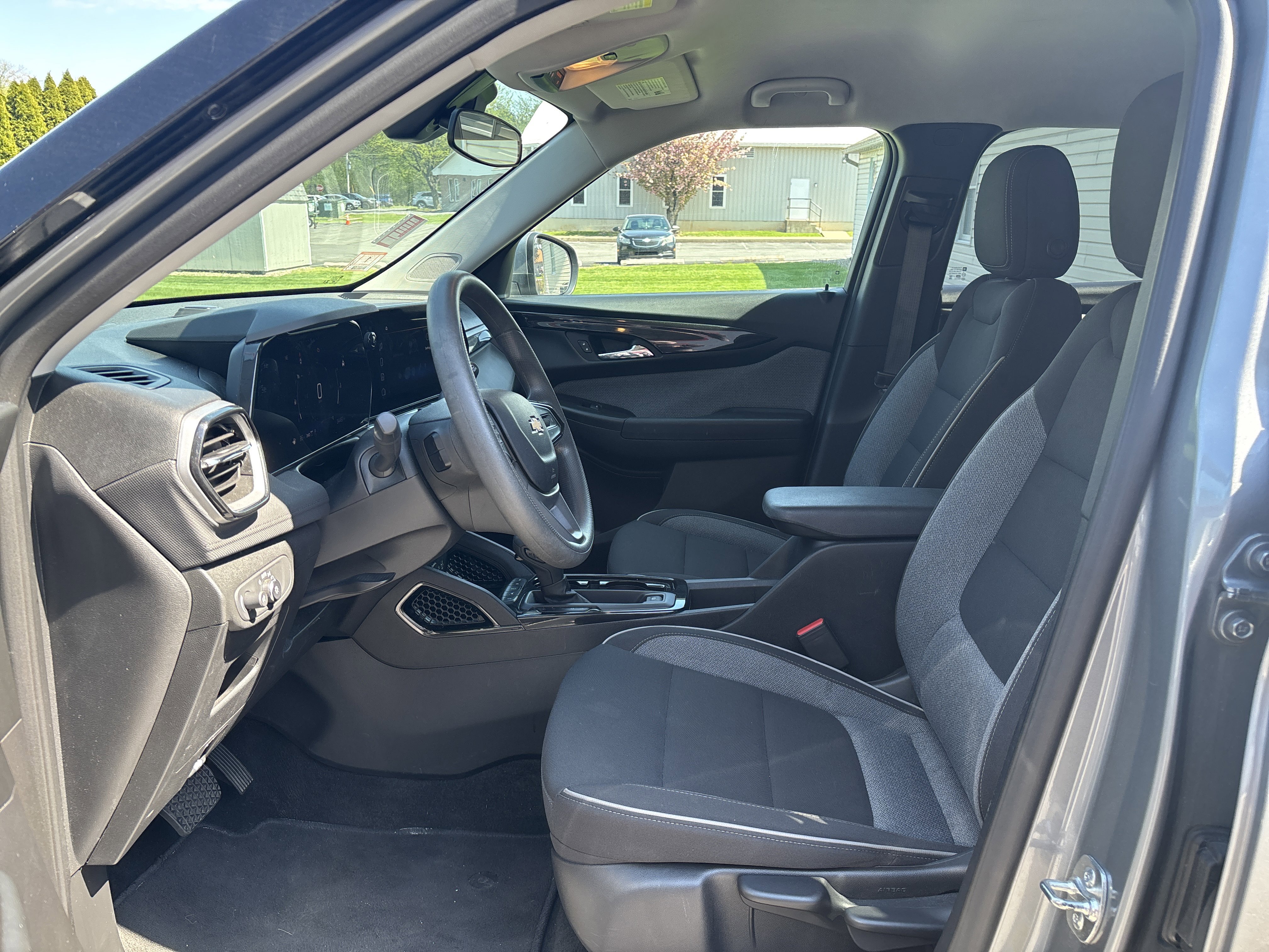 Used 2025 Chevrolet TrailBlazer LT AWD/4WD image 13