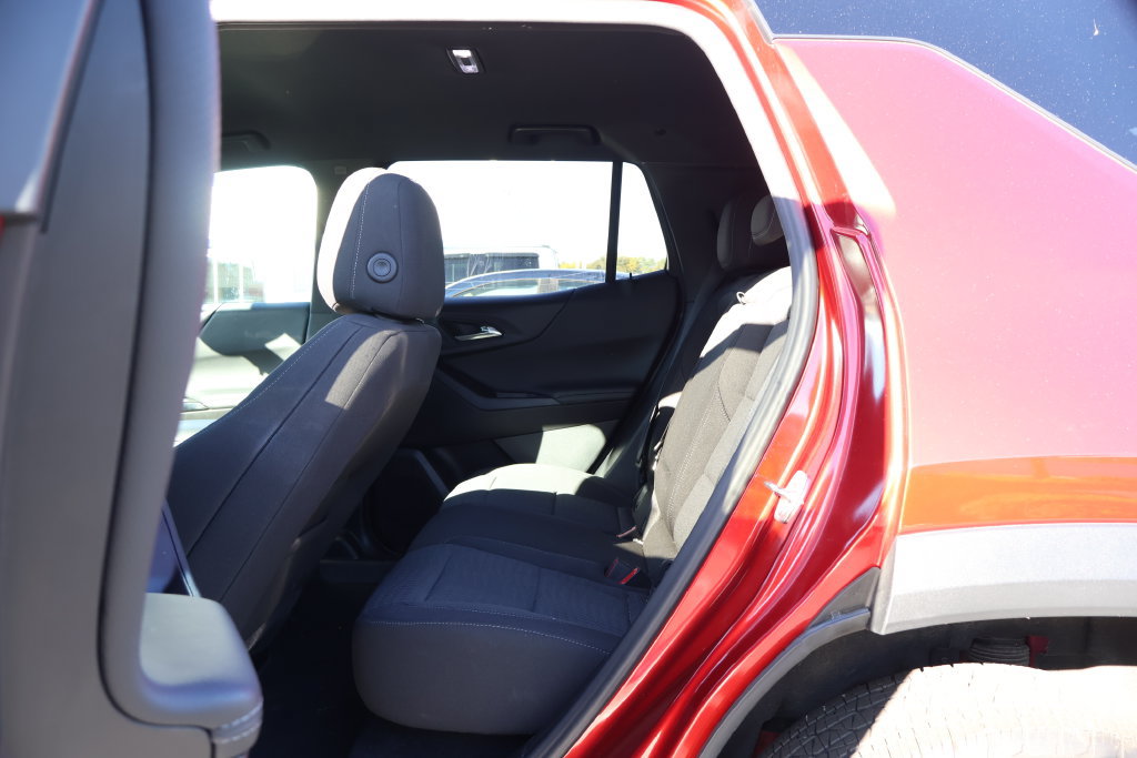 Used 2026 Chevrolet Equinox LT FWD image 27