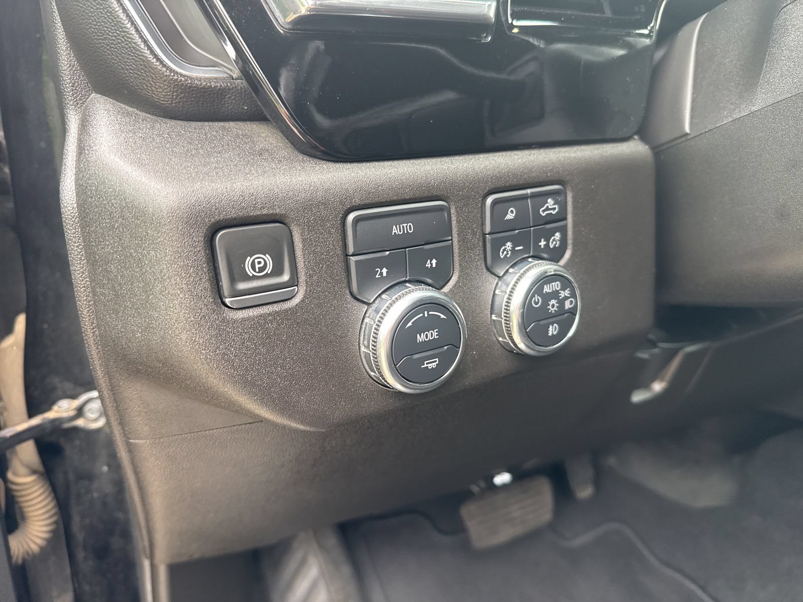 Used 2025 GMC Sierra 1500 SLT AWD/4WD image 21