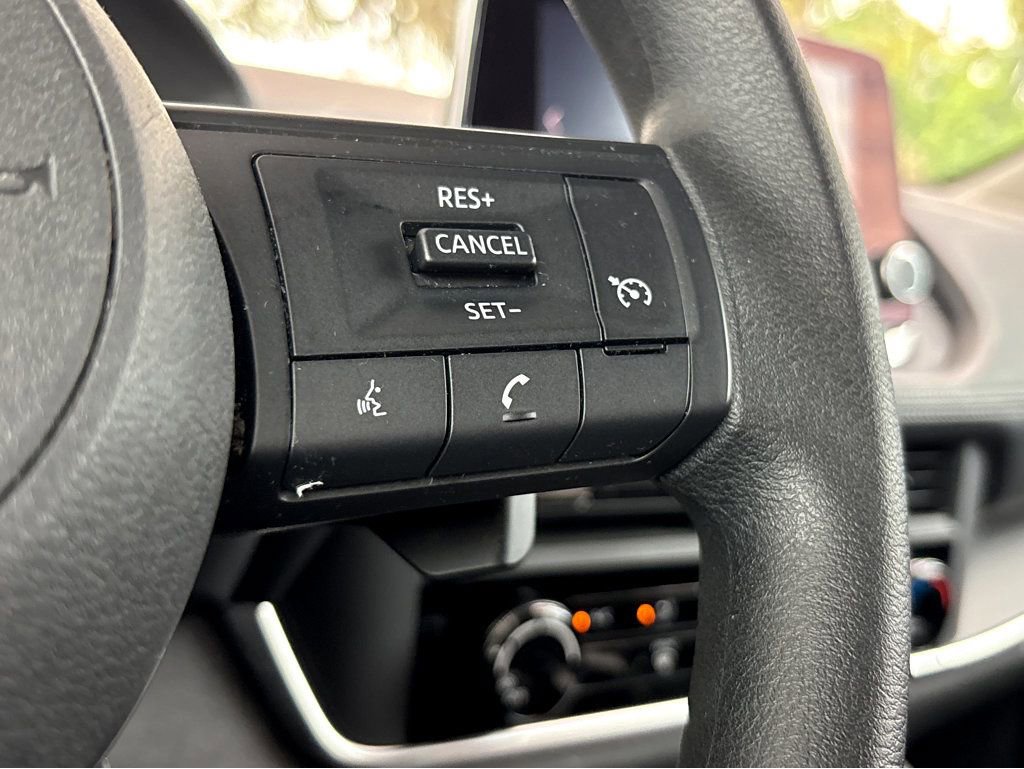 Used 2023 Nissan Rogue S FWD image 17