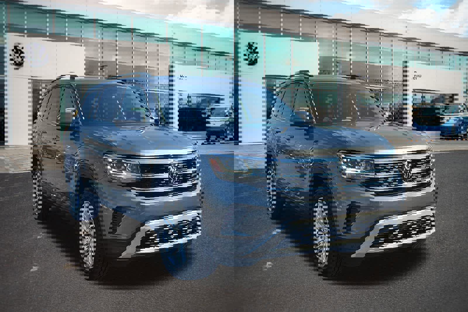 Certified 2023 Volkswagen Atlas SE image 3