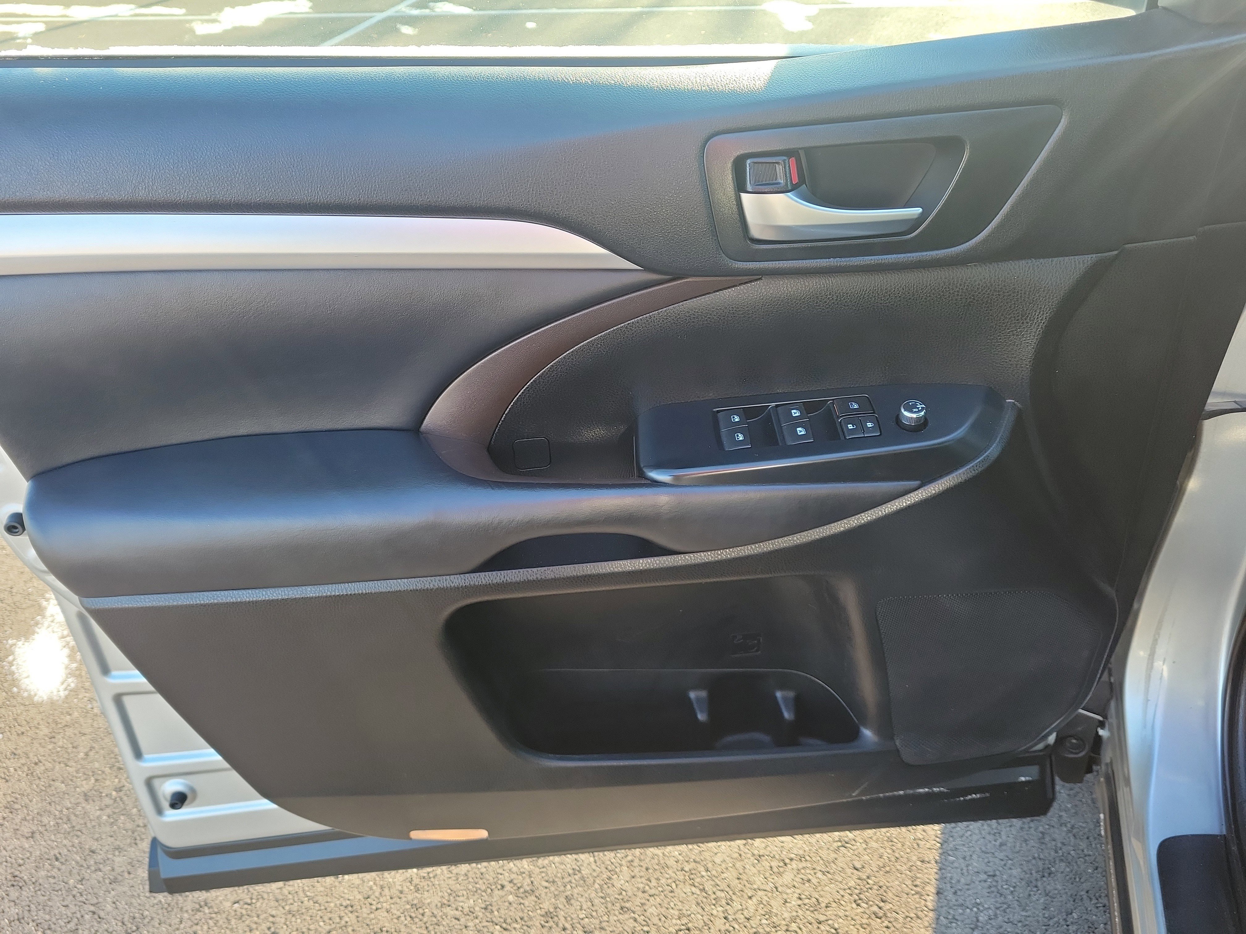 Used 2019 Toyota Highlander XLE image 20