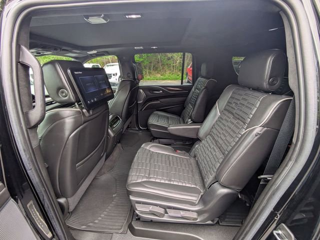 Used 2022 Cadillac Escalade ESV Premium Luxury Platinum AWD/4WD image 31