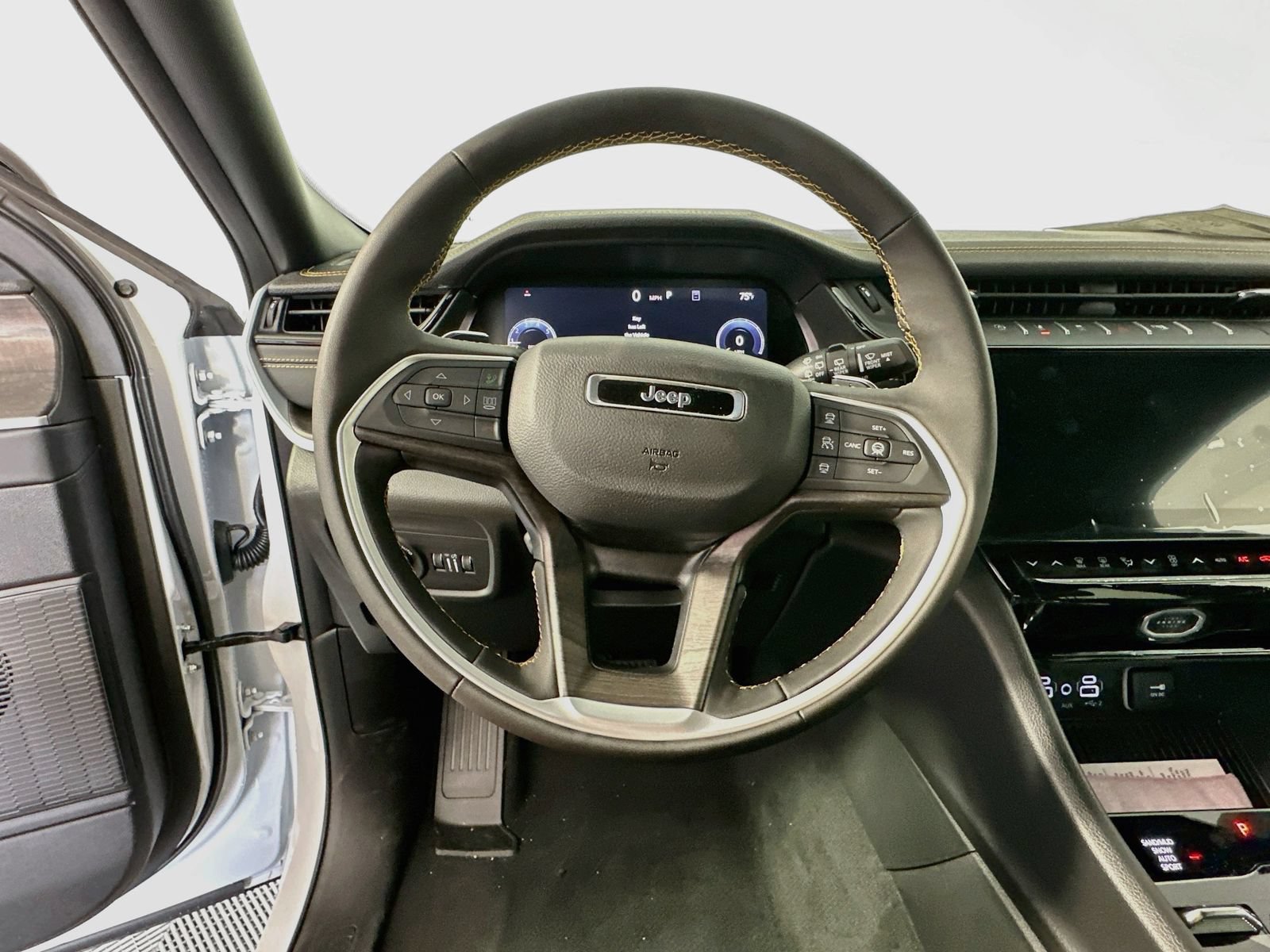 New 2026 Jeep Grand Cherokee L Limited AWD/4WD image 11