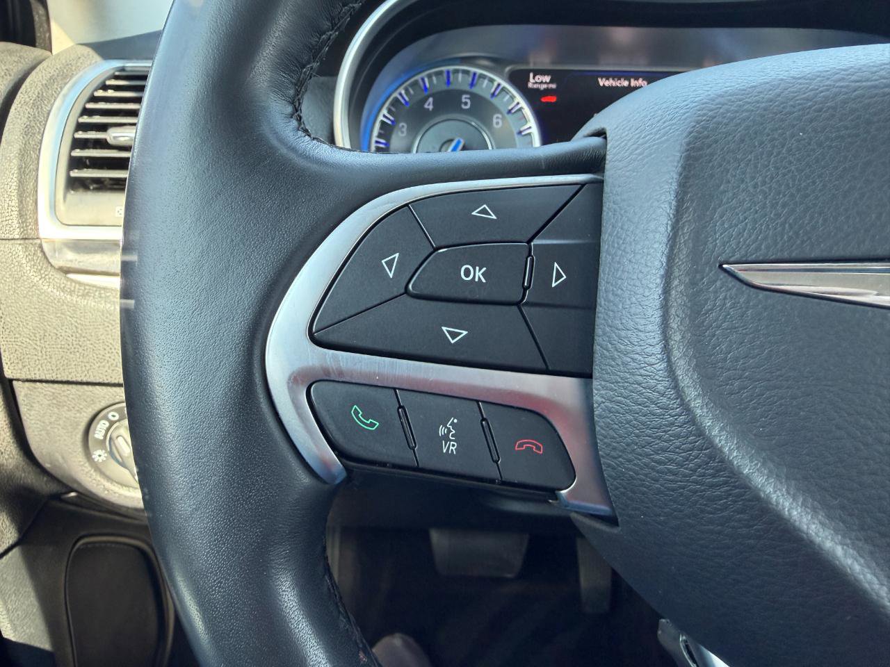 Used 2015 Chrysler 300 Limited w/ Driver Convenience Group image 39