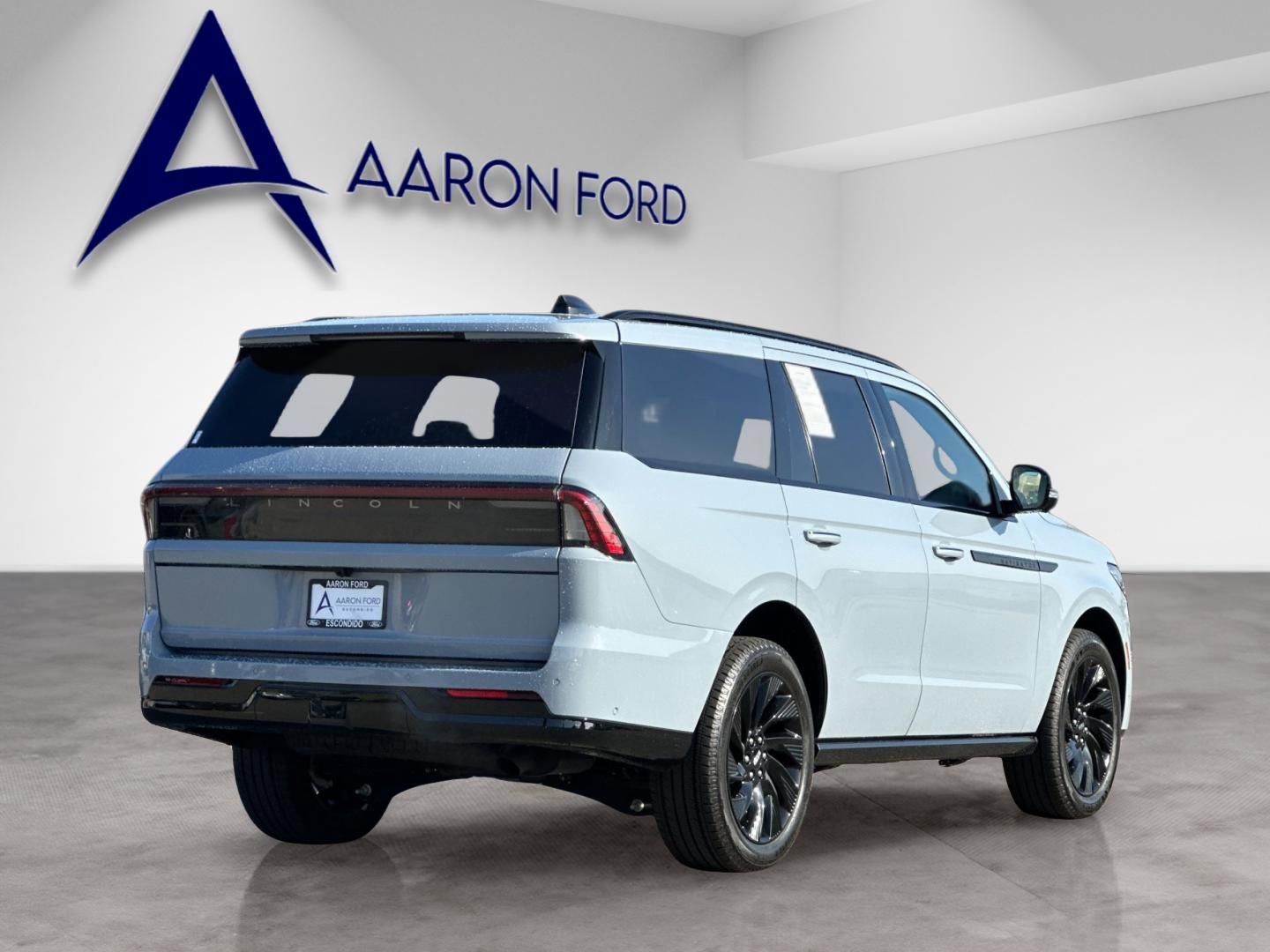 Used 2025 Lincoln Navigator Reserve w/ Jet Appearance Package image 6