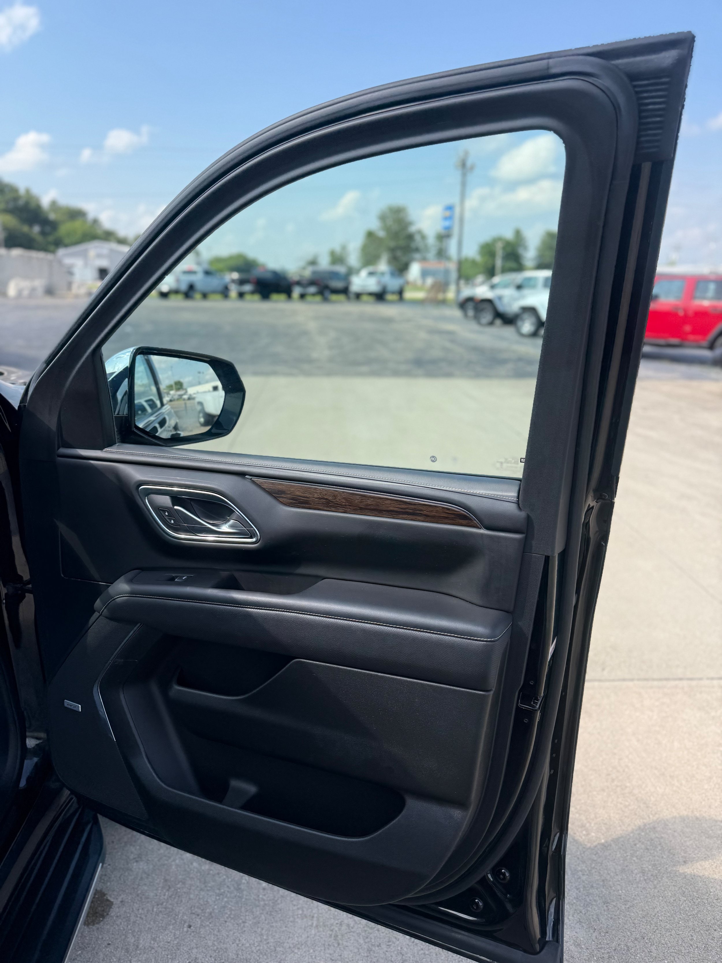 Used 2022 Chevrolet Tahoe Premier AWD/4WD image 9