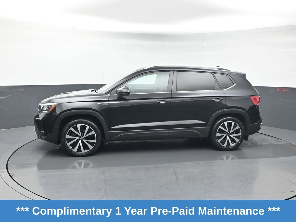 Used 2022 Volkswagen Taos SE w/ Panoramic Sunroof Package image 2
