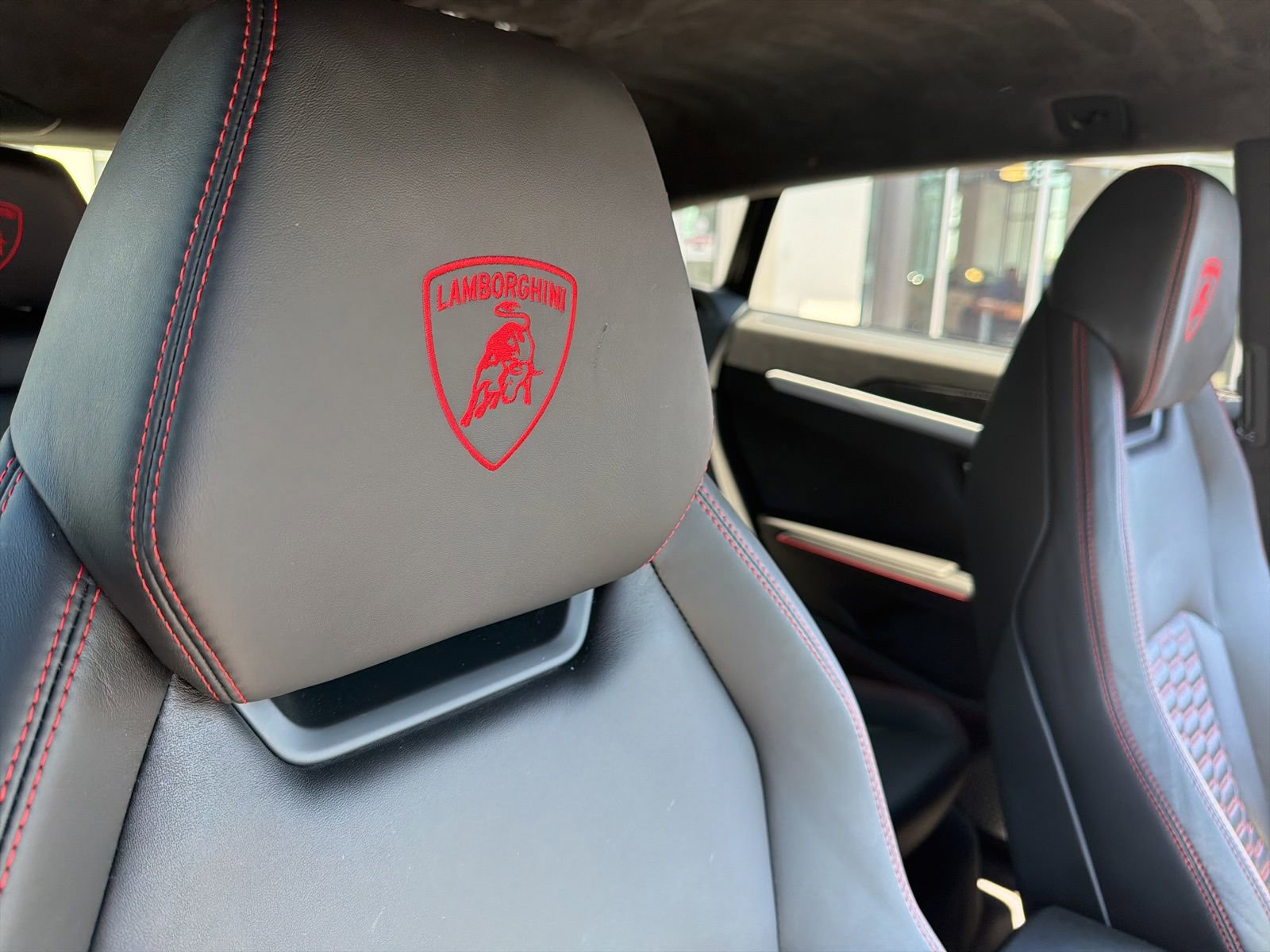 Used 2020 Lamborghini Urus AWD/4WD image 36