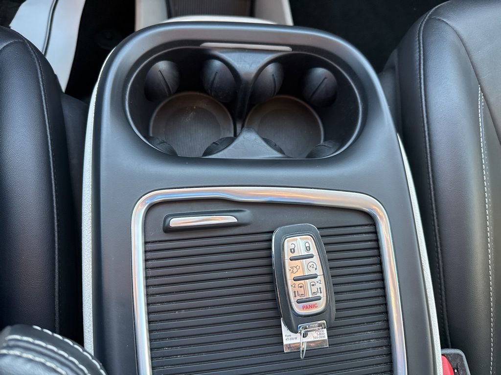 Used 2024 Chrysler Pacifica Touring-L image 14