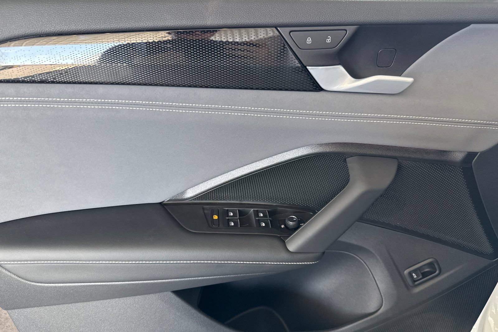 New 2026 Volkswagen Tiguan SE AWD/4WD image 10