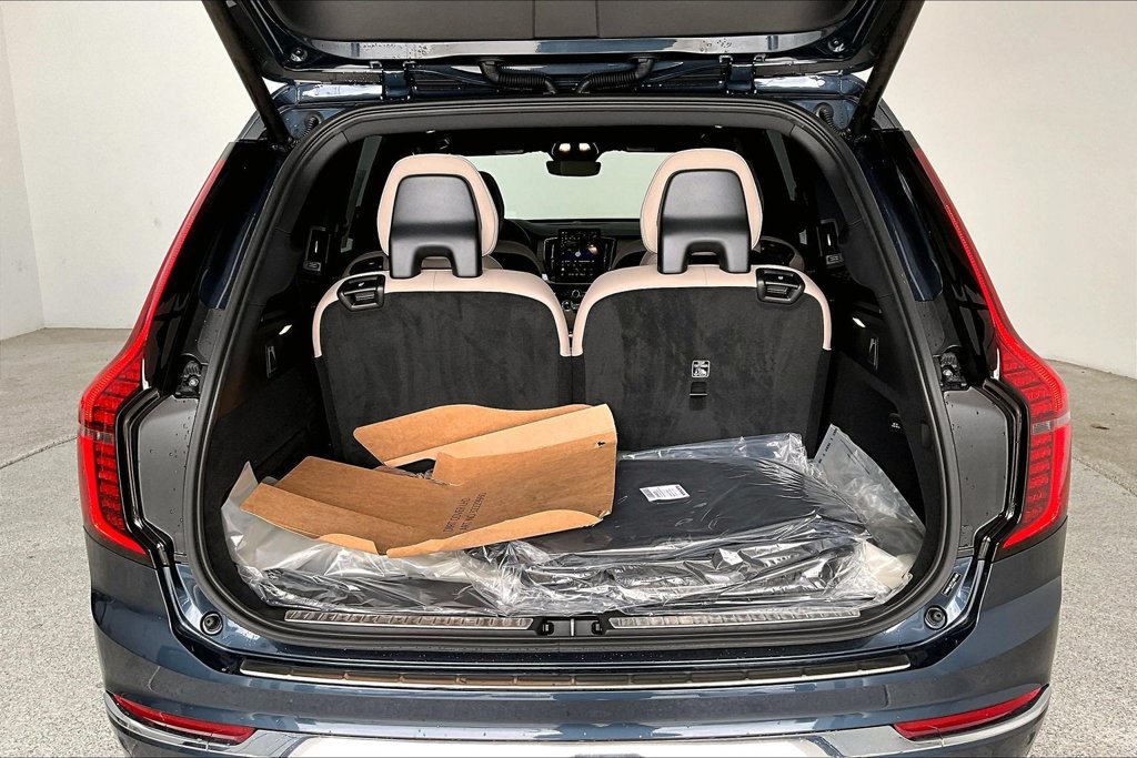New 2026 Volvo XC90 B6 Plus w/ Protection Package Premier AWD/4WD image 38