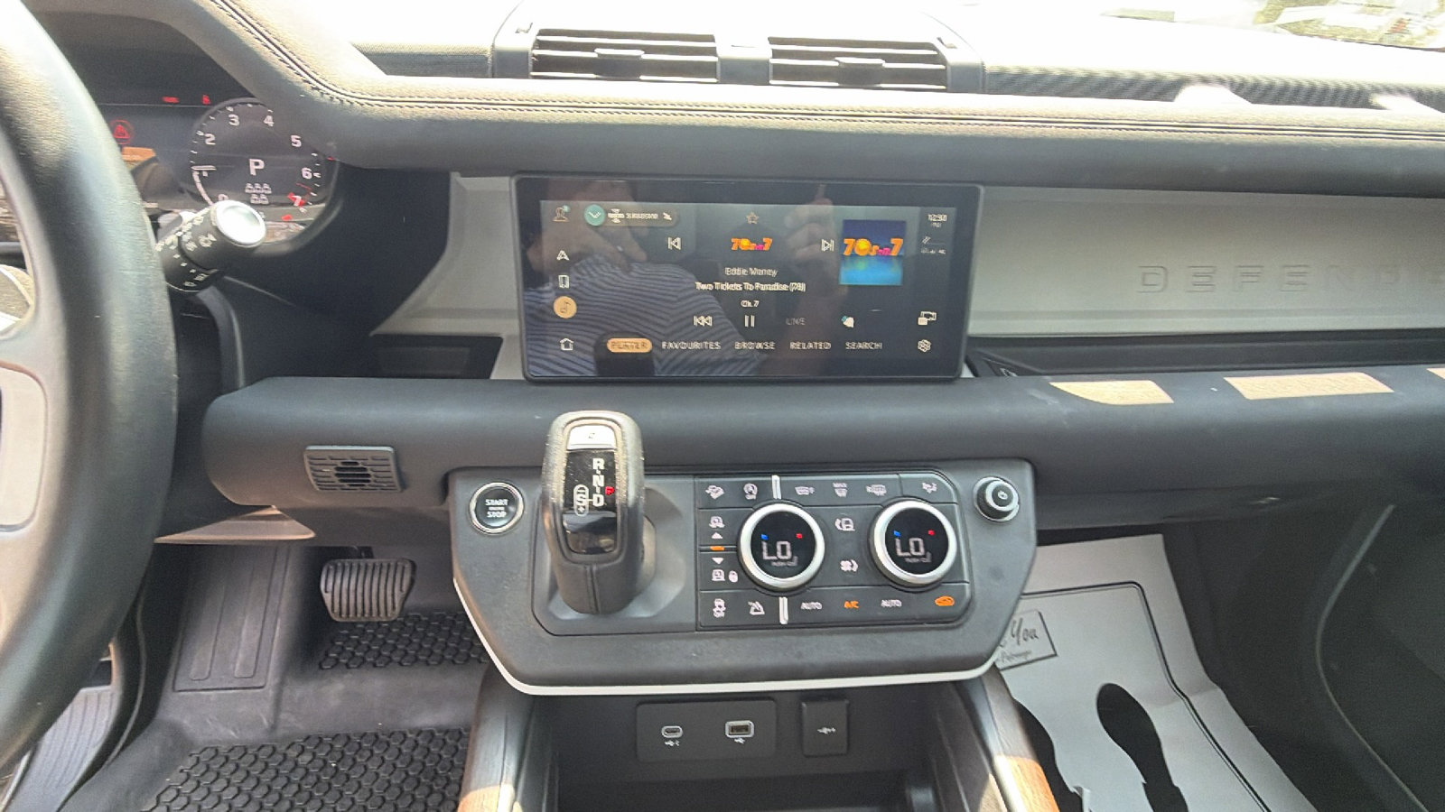 Used 2023 Land Rover Defender 110 X-Dynamic SE image 31