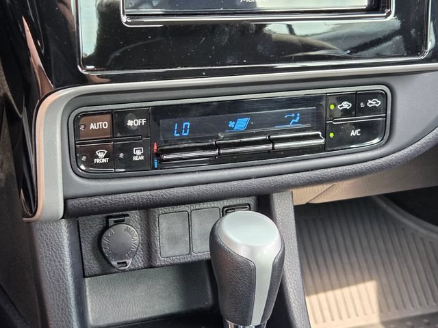 Used 2018 Toyota Corolla LE FWD image 21