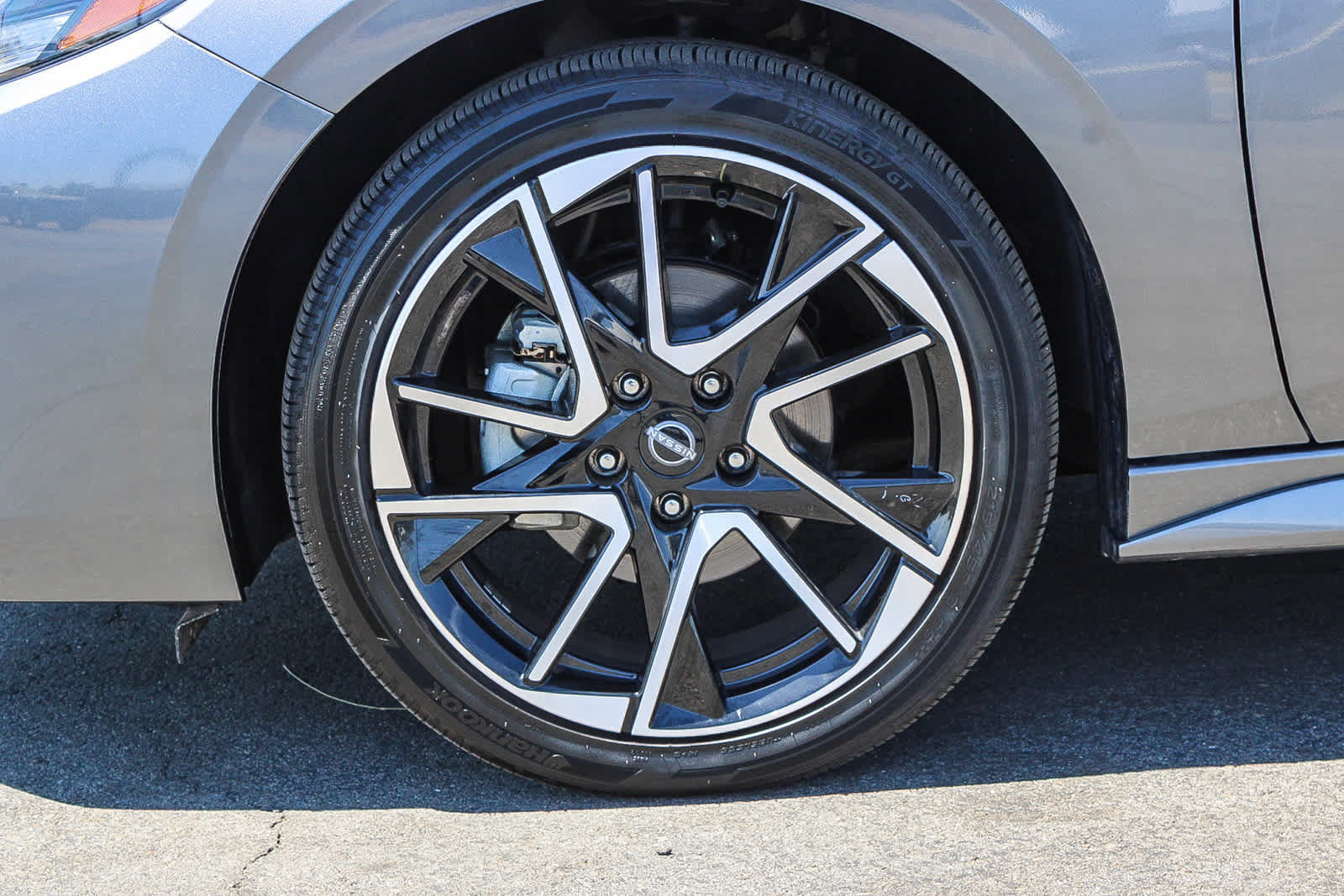 Used 2025 Nissan Sentra SR w/ SR Premium Package FWD image 9
