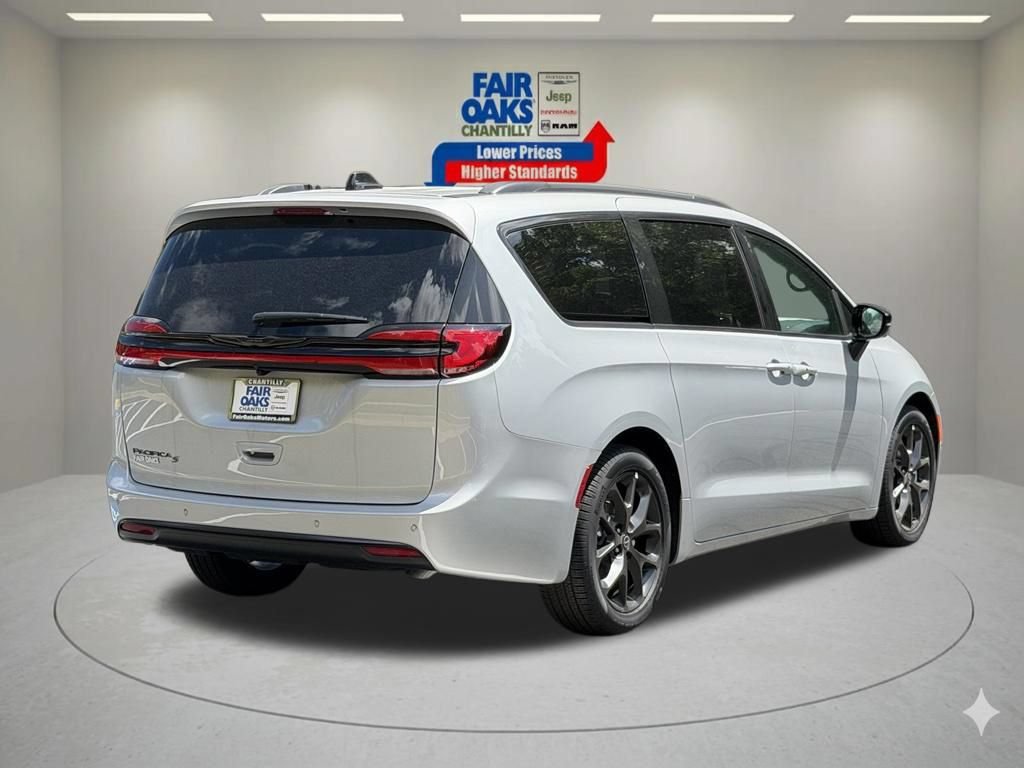 New 2026 Chrysler Pacifica Select w/ S Appearance Package FWD image 7