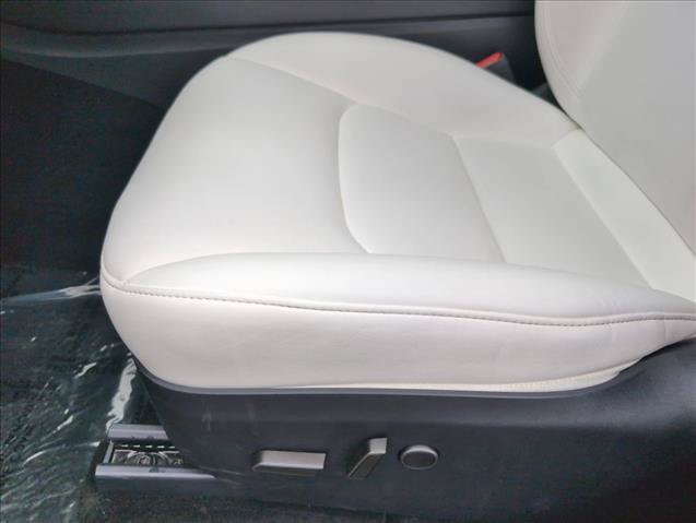 Used 2024 Tesla Model Y Long Range AWD/4WD image 11