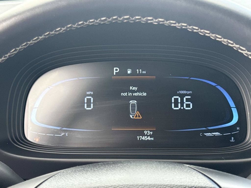 Used 2025 Hyundai Venue SEL FWD image 28