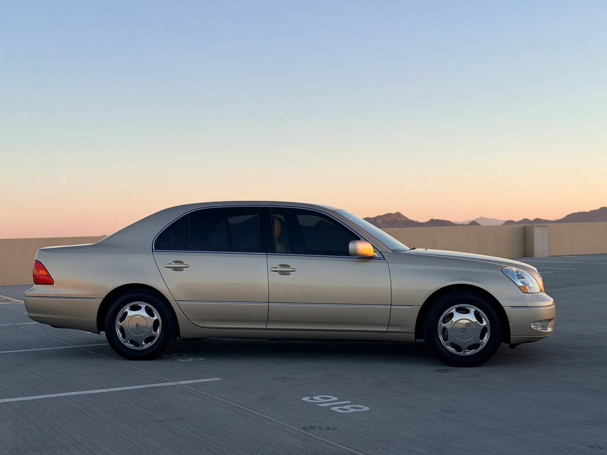 Used 2001 Lexus LS 430 RWD image 7