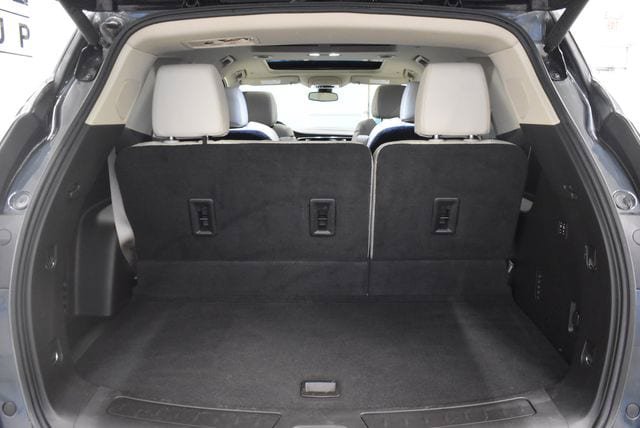 Used 2021 Buick Enclave Premium w/ Sun and Sites Package AWD/4WD image 16