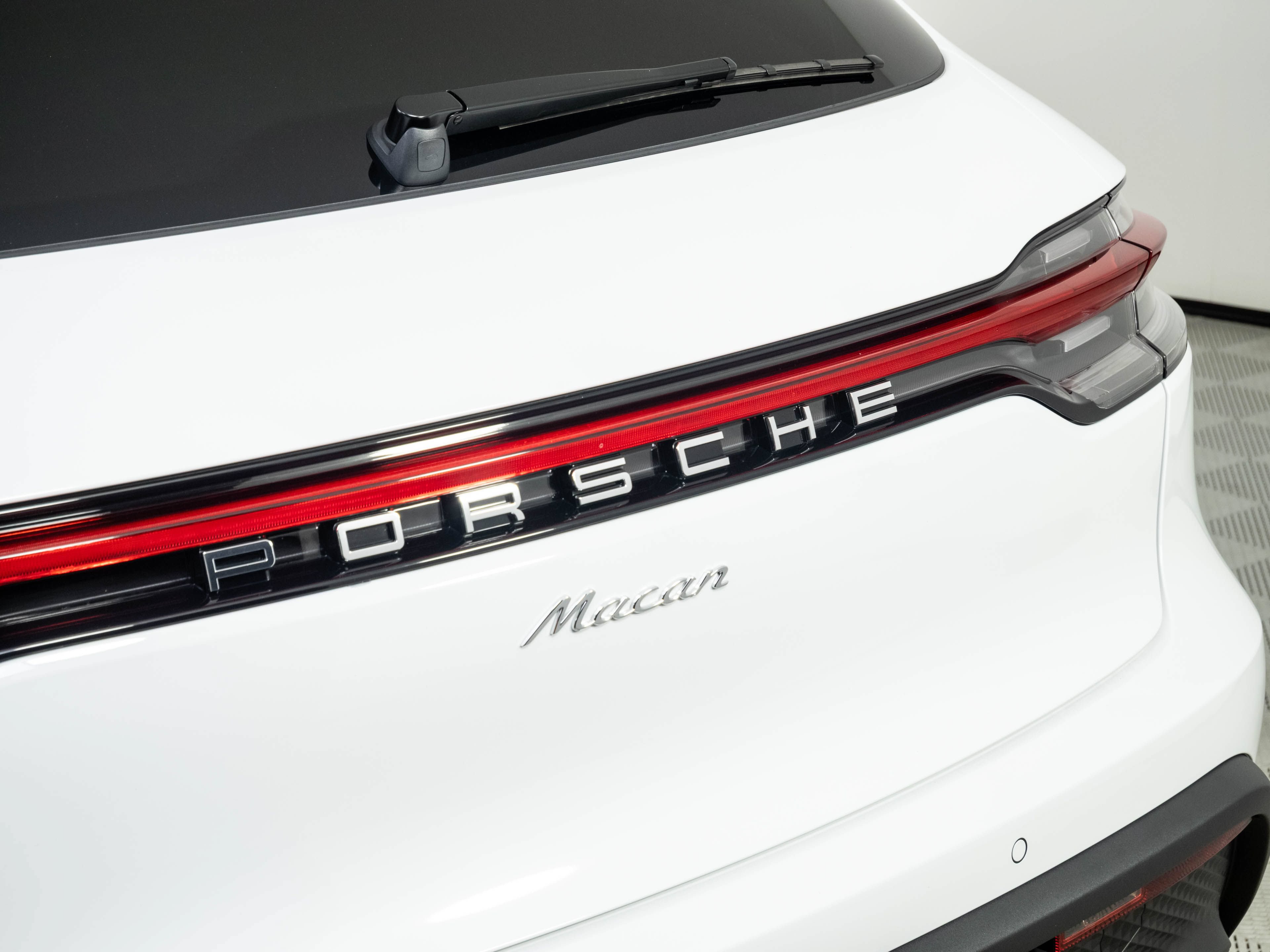Certified 2026 Porsche Macan AWD/4WD image 38