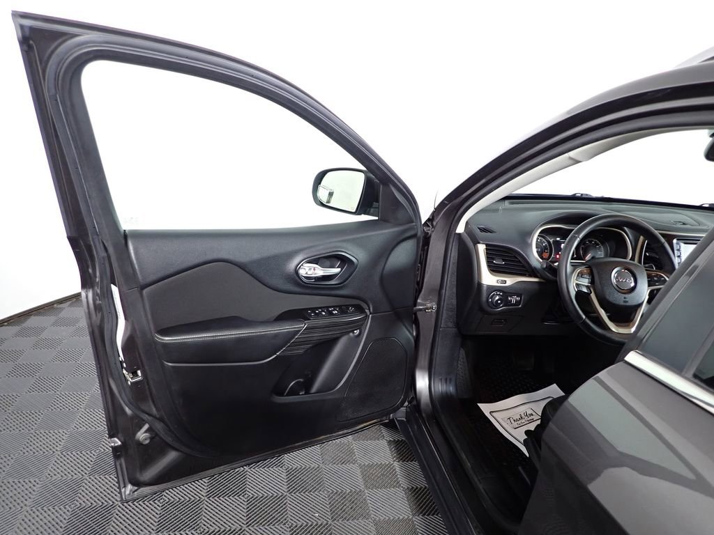 Used 2014 Jeep Cherokee Latitude w/ Cold Weather Group image 18