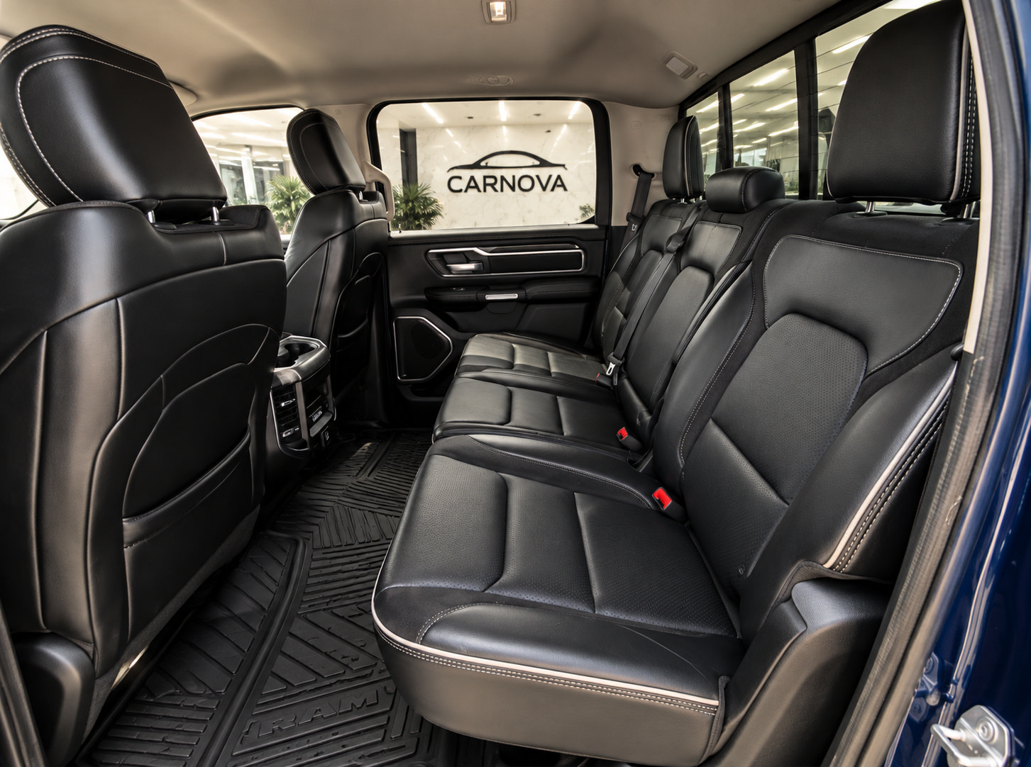 Used 2019 RAM 1500 Laramie AWD/4WD image 11