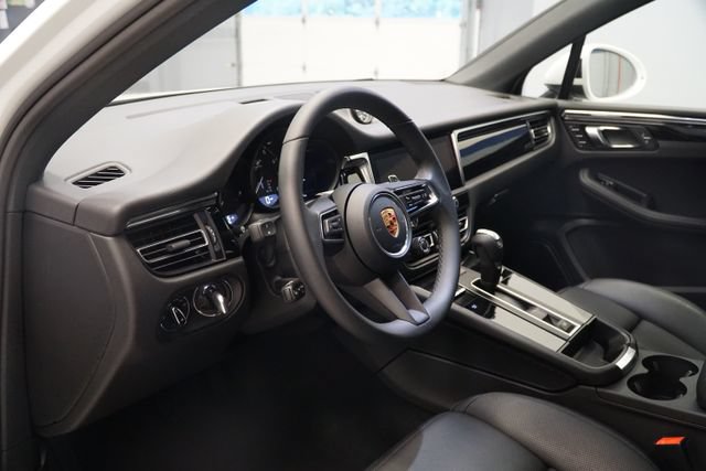 Certified 2026 Porsche Macan Turbo AWD/4WD image 4