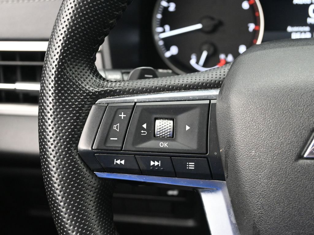 Used 2024 Mitsubishi Outlander SE image 15